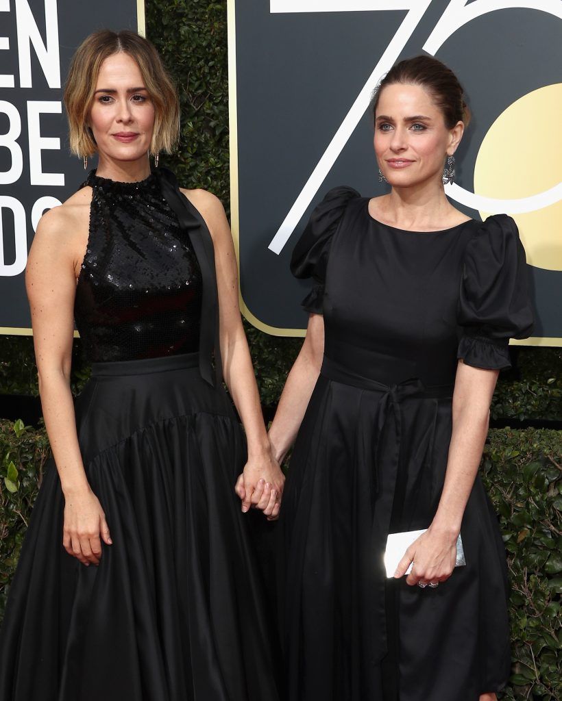 BEVERLY HILLS, CA - JANUARY 07:  Actors Sarah Paulson and Amanda Peet attend The 75th Annual Golden Globe Awards at The Beverly Hilton Hotel on January 7, 2018 in Beverly Hills, California.  (Photo by Frederick M. Brown/Getty Images)