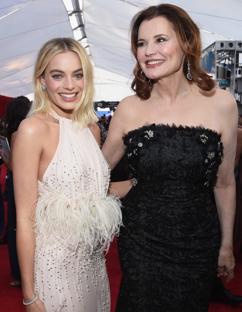 LOS ANGELES, CA - JANUARY 21:  Actors Margot Robbie (L) and Geena Davis attend the 24th Annual Screen Actors Guild Awards at The Shrine Auditorium on January 21, 2018 in Los Angeles, California.  (Photo by Kevork Djansezian/Getty Images)