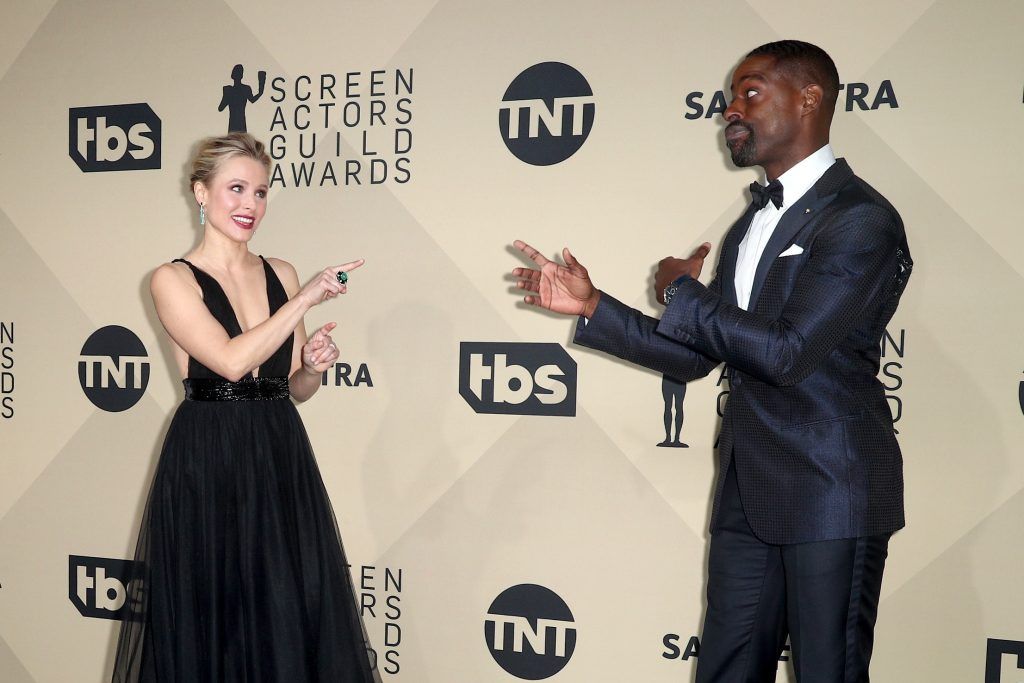 Host Kristen Bell (L) and actor Sterling K. Brown pose in the press room during the 24th Annual Screen Actors Guild Awards at The Shrine Auditorium on January 21, 2018 in Los Angeles, California.  (Photo by Frederick M. Brown/Getty Images)