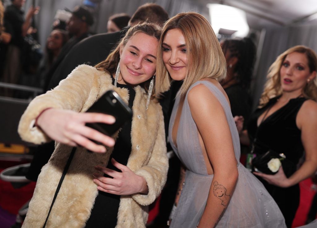 NEW YORK, NY - JANUARY 28:  Recording artist Julia Michaels (R) takes a selfie during the 60th Annual GRAMMY Awards at Madison Square Garden on January 28, 2018 in New York City.  (Photo by Christopher Polk/Getty Images for NARAS)