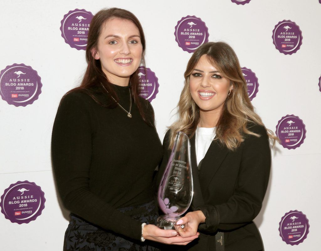 Most Aussome Hair/Beauty blog winner  Bonnie Ryan is presented with her award by Karen Meany (Left) at the Aussie Blog Awards 2018 at House on Leeson Street, Dublin. Photo by Brian McEvoy