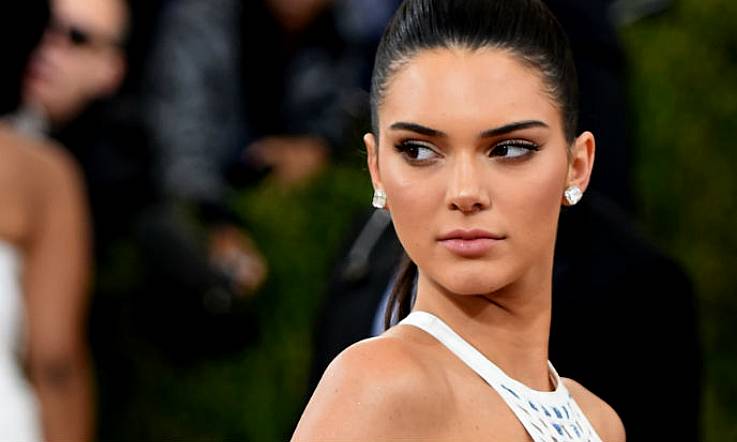 Get the Look: Kendall Jenner's genuinely '90s gig outfit