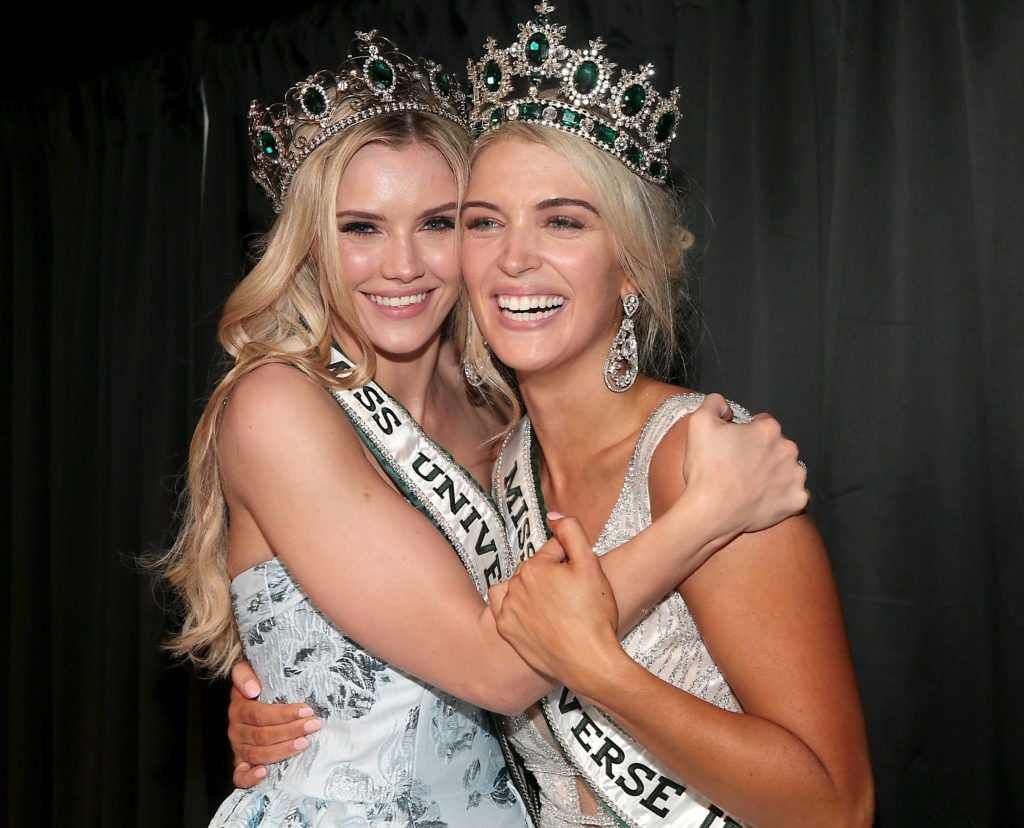 Miss Universe Ireland 2017 Cailin Aine Ni Toibin (left) with  Miss Universe Donegal Grainne Gallanagh who was crowned winner of Miss Universe Ireland 2018 at the final of Miss Universe Ireland 2018 at the Round Room of Dublin’s Mansion House. Picture: Brian McEvoy.