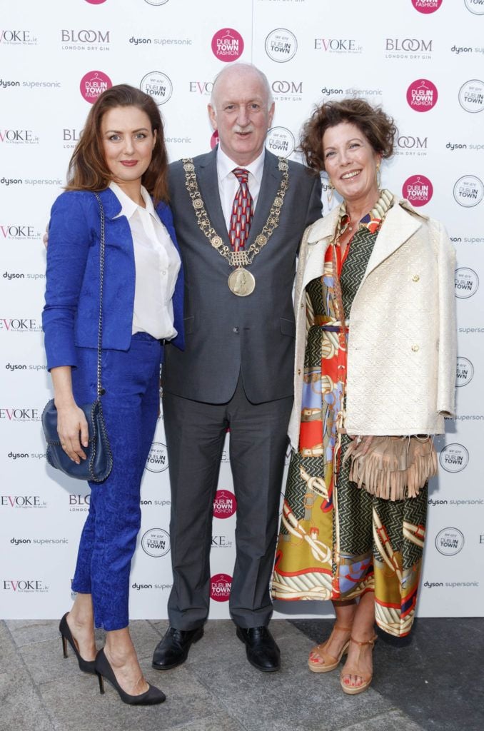 Louise Lynn with Lord Mayor of Dublin Councillor Nial Ring and Elain Brennan at Dublin Fashion 2018: The Collective. Showcasing the latest trends for the season ahead from leading stores across Dublin city centre. Picture Andres Poveda