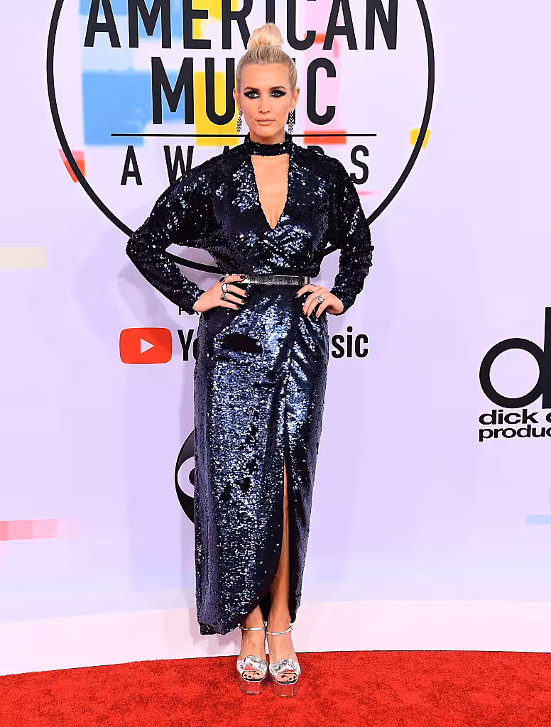 Ashlee Simpson arrives at the 2018 American Music Awards at Microsoft Theater on October 9, 2018 in Los Angeles, California.  (Photo by Steve Granitz/WireImage)