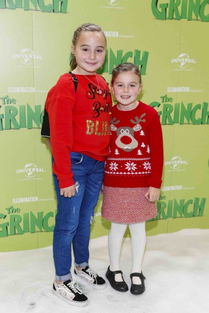 Erin (11) and Ruby Murphy (8) pictured at the Irish premiere screening of The Grinch at ODEON Point Village, Dublin. Picture Andres Poveda