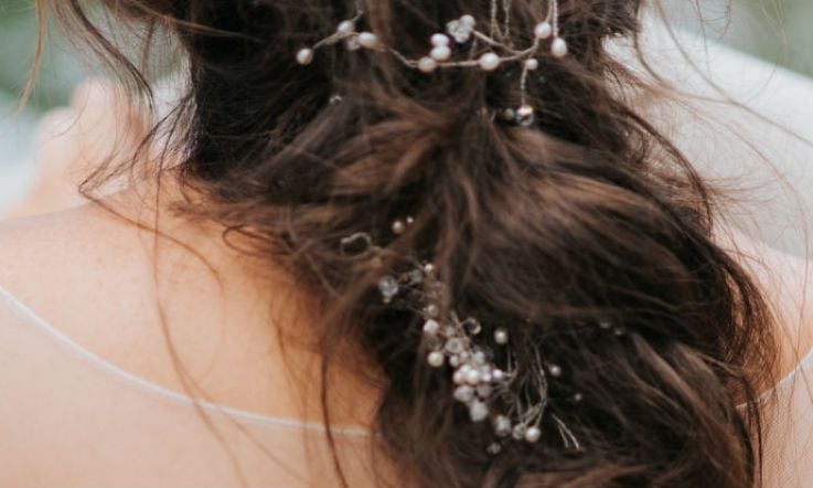 How brides can wear Gypsophila in their hair