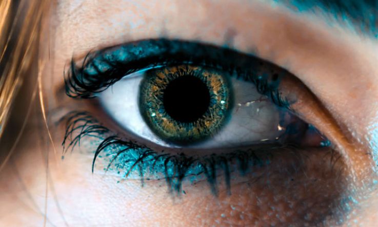 This is why you absolutely should wear blue eyeliner