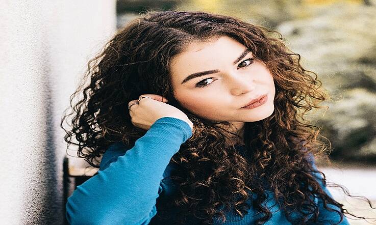 4 Hacks To Make The Most Of Naturally Curly Hair