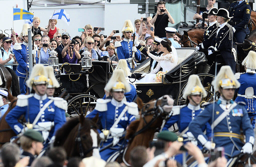 Sofia Hellqvist (R) and Sweden's Prince Carl Philip ride in a horse-drawn carrige after their wedding at Stockholm Palace on June 13, 2015. AFP PHOTO / JONATHAN NACKSTRAND        (Photo credit should read JONATHAN NACKSTRAND/AFP/Getty Images)