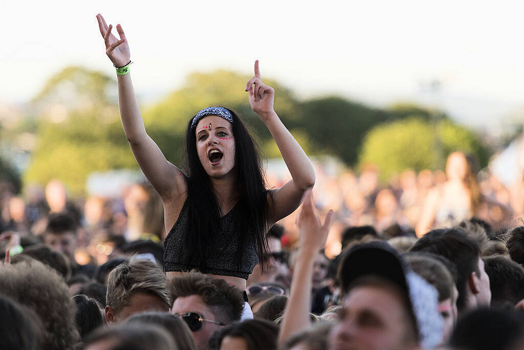 PLYMOUTH, ENGLAND - JULY 22:  Fans enjoy the MTV Crashes Plymouth concert at Plymouth Hoe on July 22, 2014 in Plymouth, England.  (Photo by Matthew Horwood/Getty Images for MTV UK)