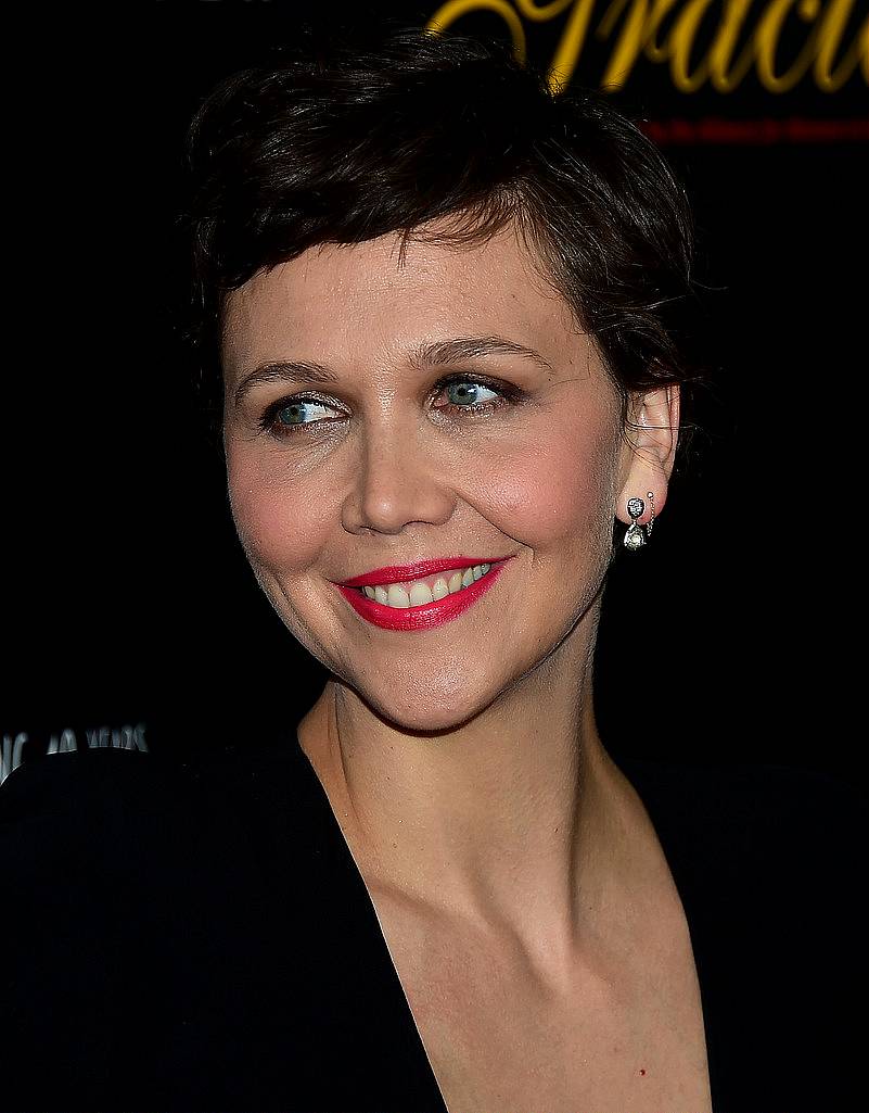 Actress Maggie Gyllenhaal poses on arrival for the 40th anniversary of the Gracies Awards in Beverly Hills, California on May 19, 2015, presented by The Alliance for Women in Media.   AFP PHOTO / FREDERIC J. BROWN        (Photo credit should read FREDERIC J. BROWN/AFP/Getty Images)