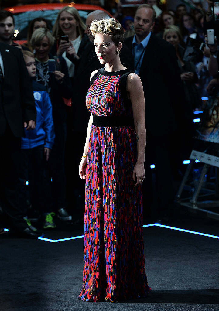 LONDON, ENGLAND - APRIL 21:  Scarlett Johansson attends "The Avengers: Age Of Ultron" European premiere at Westfield London on April 21, 2015 in London, England.  (Photo by Anthony Harvey/Getty Images)