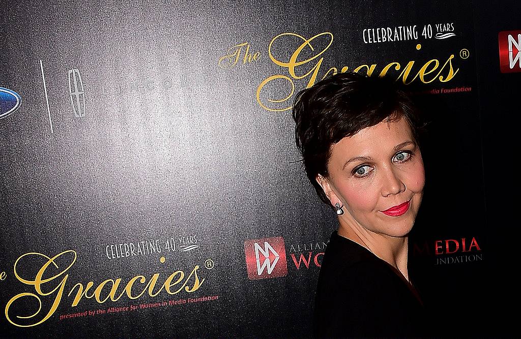 Actress Maggie Gyllenhaal poses on arrival for the 40th anniversary of the Gracies Awards in Beverly Hills, California on May 19, 2015, presented by The Alliance for Women in Media.   AFP PHOTO / FREDERIC J. BROWN        (Photo credit should read FREDERIC J. BROWN/AFP/Getty Images)