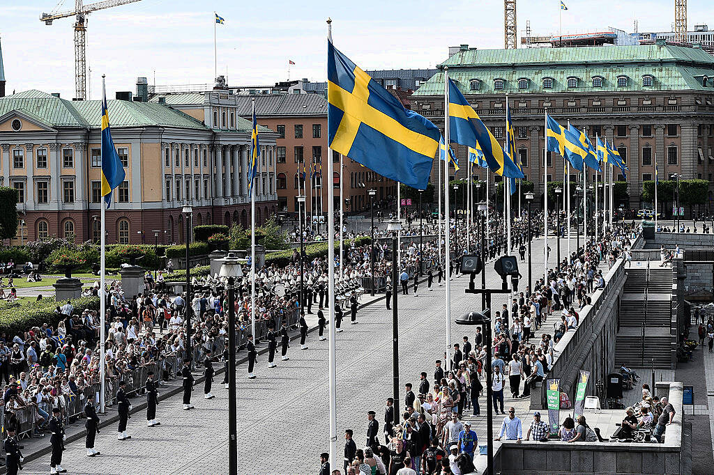 STOCKHOLM, SWEDEN - JUNE 13:  Crowds gather prior the wedding cortege following the wedding ceremony of Prince Carl Philip of Sweden and Princess Sofia of Sweden on June 13, 2015 in Stockholm, Sweden.  (Photo by Ian Gavan/Getty Images)