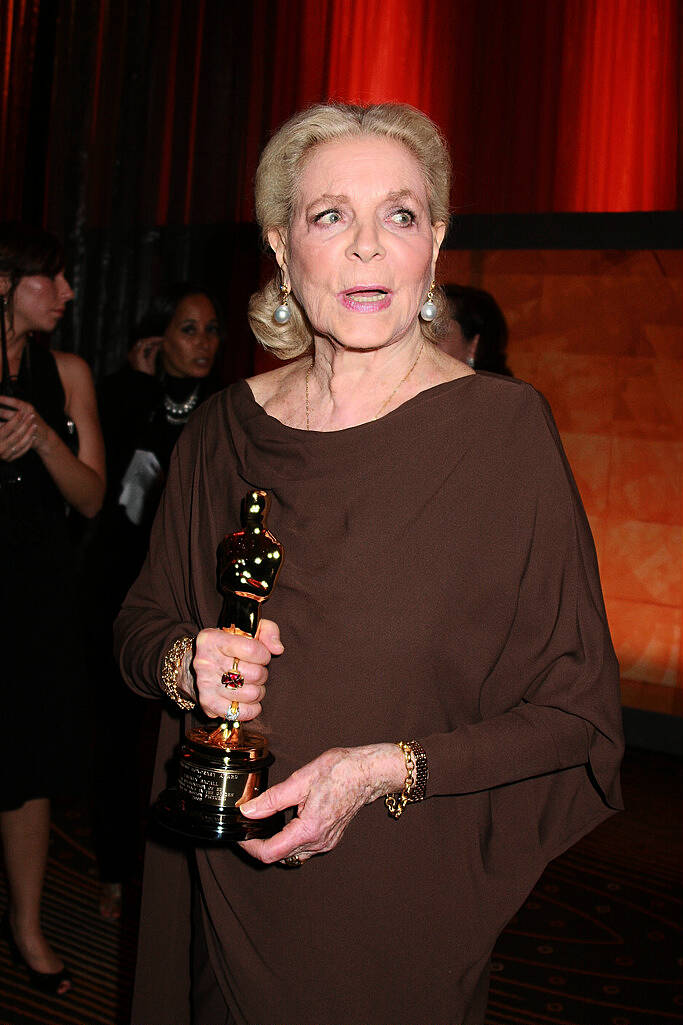 Lauren Bacall
Academy Of Motion Pictures And Sciences' 2009 Governors Awards Gala - Arrivals held at Grand Ballroom at Hollywood & Highland Center
Hollywood, California - 14.11.09

Featuring: Lauren Bacall

 WENN