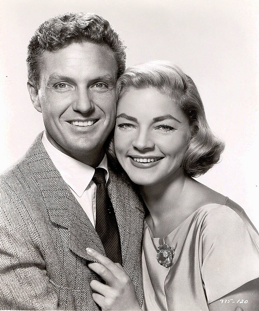 The Gift of Love (1958)
Directed by Jean Negulesco
Shown: Robert Stack, Lauren Bacall


WENN.com