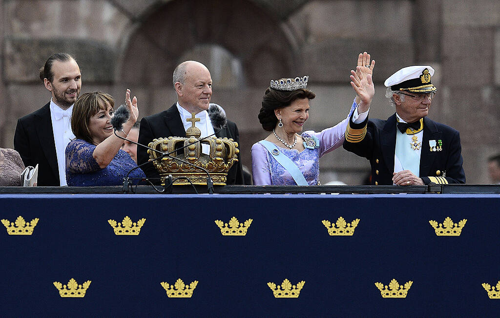 (RtoL) Sweden's King Carl XVI Gustaf, Sweden's Queen Silvia, and the bride's parents Marie Hellqvist and Erik Hellqvist wave to the newly-wed couple Sweden's Crown Prince Carl Philip and Sofia Hellqvist as they leave Stockholm Palace in a carriage on June 13, 2015. AFP PHOTO / JONATHAN NACKSTRAND        (Photo credit should read JONATHAN NACKSTRAND/AFP/Getty Images)