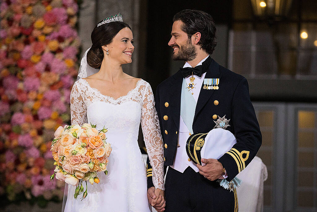 STOCKHOLM, SWEDEN - JUNE 13:  Prince Carl Philip of Sweden is seen with his new wife Princess Sofia of Sweden after their marriage ceremony at The Royal Palace on June 13, 2015 in Stockholm, Sweden.  (Photo by Andreas Rentz/Getty Images)