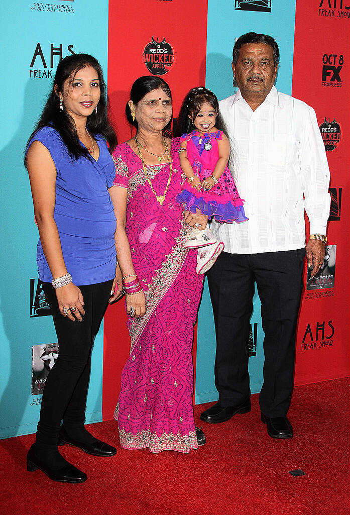 Featuring: Jyoti Amge,family


Adriana M. Barraza/WENN.com