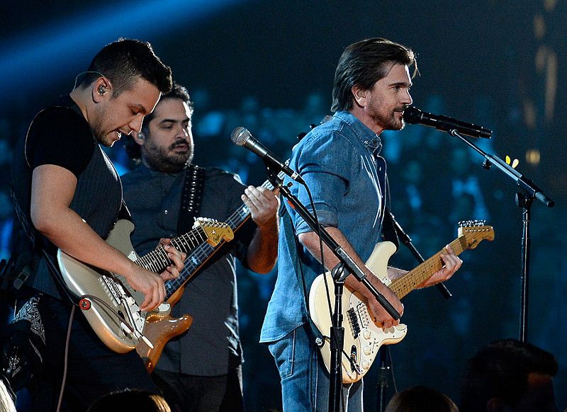 Singer Juanes (R) performs "Juntos" onstage during The 57th Annual GRAMMY Awards at the at the STAPLES Center on February 8, 2015 in Los Angeles, California.  (Photo by Kevork Djansezian/Getty Images)
