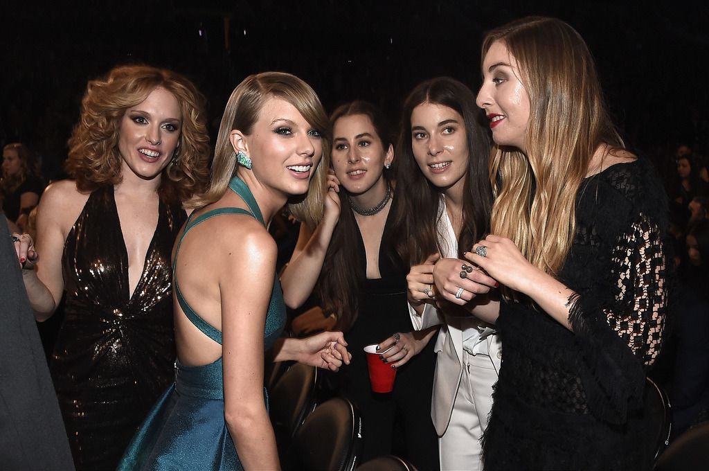 Abigail Anderson and recording artists Taylor Swift, Alana Haim, Danielle Haim and Este Haim of Haim attend The 57th Annual GRAMMY Awards at the STAPLES Center on February 8, 2015 in Los Angeles, California.  (Photo by Larry Busacca/Getty Images for NARAS)