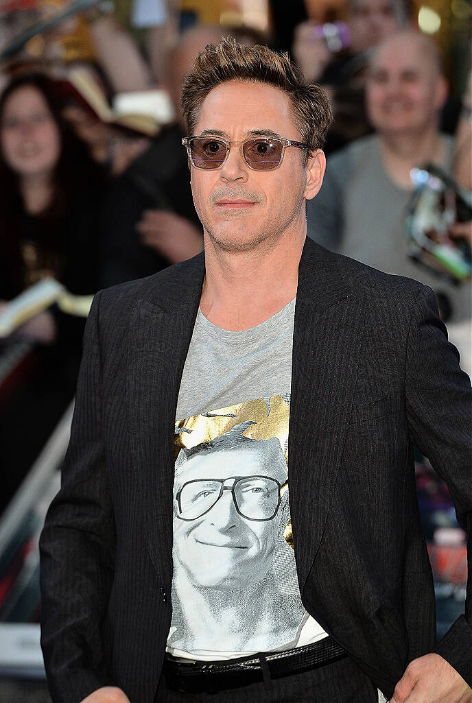 LONDON, ENGLAND - APRIL 21:  Robert Downey Jr attends "The Avengers: Age Of Ultron" European premiere at Westfield London on April 21, 2015 in London, England.  (Photo by Anthony Harvey/Getty Images)