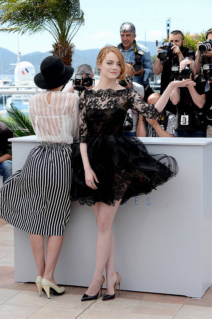 CANNES, FRANCE - MAY 15:  Actresses Parker Posey (L) and Emma Stone attend a photocall for "Irrational Man" during the 68th annual Cannes Film Festival on May 15, 2015 in Cannes, France.  (Photo by Samir Hussein/Getty Images)