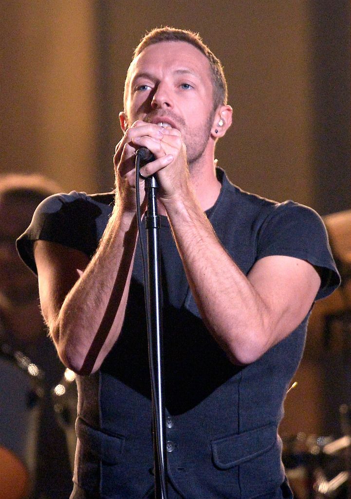  Recording artist Chris Martin performs "Heart Is a Drum" onstage during The 57th Annual GRAMMY Awards at the at the STAPLES Center on February 8, 2015 in Los Angeles, California.  (Photo by Kevork Djansezian/Getty Images)