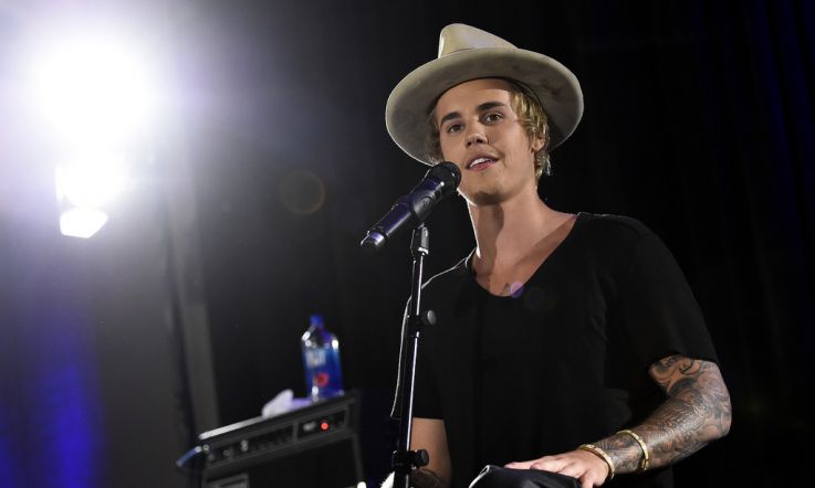 Justin Bieber and his dad's throwback pics of one another are the cutest