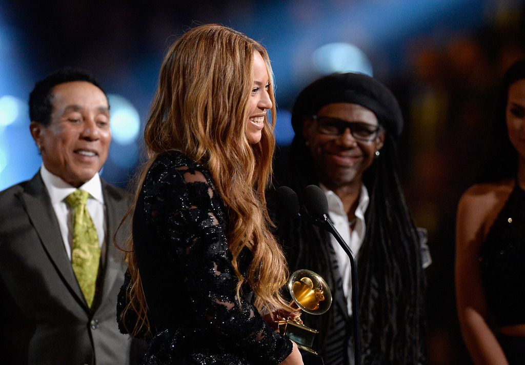 Singer Beyonce (C) accepts the Best R&B Performance for "Drunk In Love" from singer Smokey Robinson (L) and musician Nile Rodgers onstage during The 57th Annual GRAMMY Awards at the at the STAPLES Center on February 8, 2015 in Los Angeles, California.  (Photo by Kevork Djansezian/Getty Images)