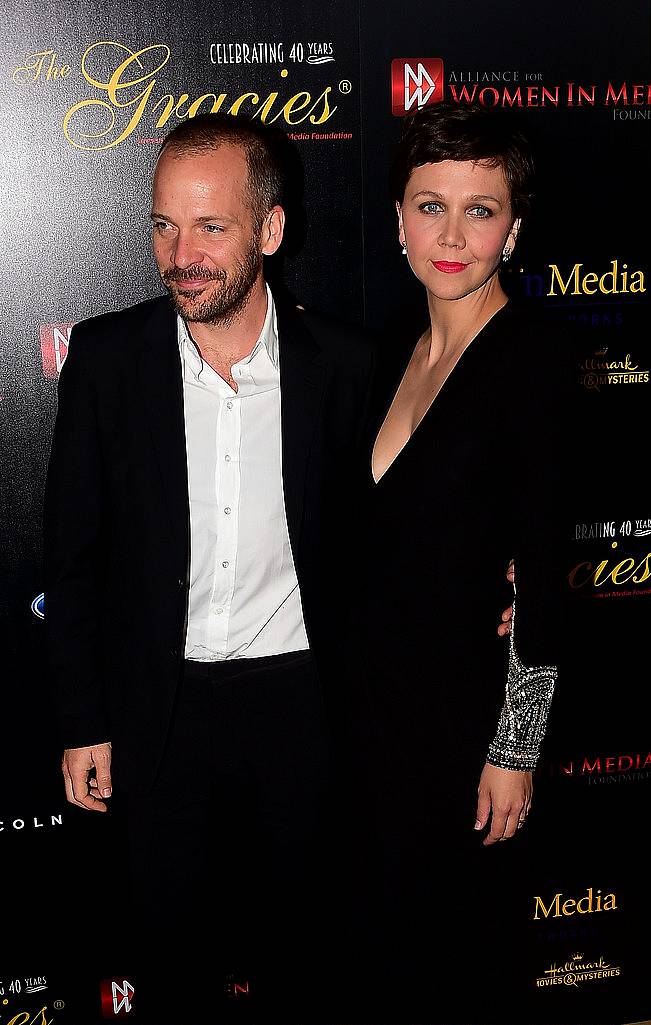 Actress Maggie Gyllenhaal and her husband Peter pose on arrival for the 40th anniversary of the Gracies Awards in Beverly Hills, California on May 19, 2015, presented by The Alliance for Women in Media.   AFP PHOTO / FREDERIC J. BROWN        (Photo credit should read FREDERIC J. BROWN/AFP/Getty Images)