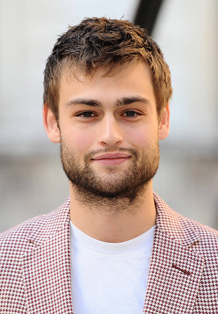 LONDON, ENGLAND - JUNE 03:  Douglas Booth attends the Royal Academy of Arts Summer Exhibition on June 3, 2015 in London, England.  (Photo by Stuart C. Wilson/Getty Images)