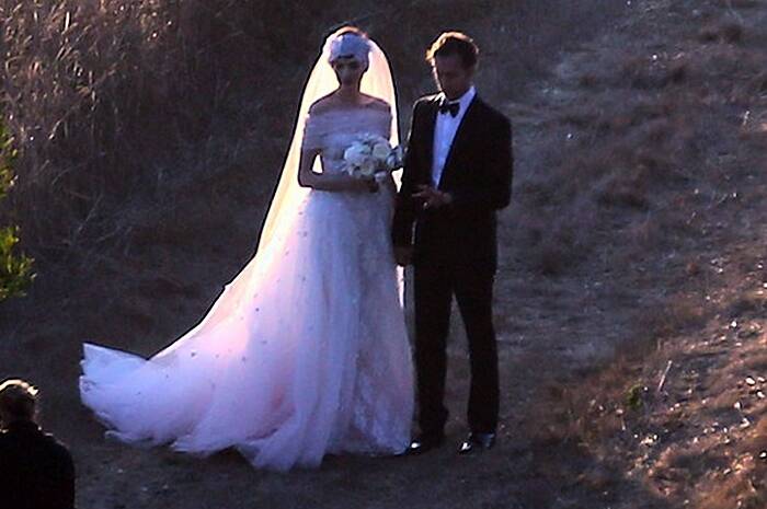 Anne Hathaway S Valentino Wedding Dress Yay Or Nay Beaut Ie