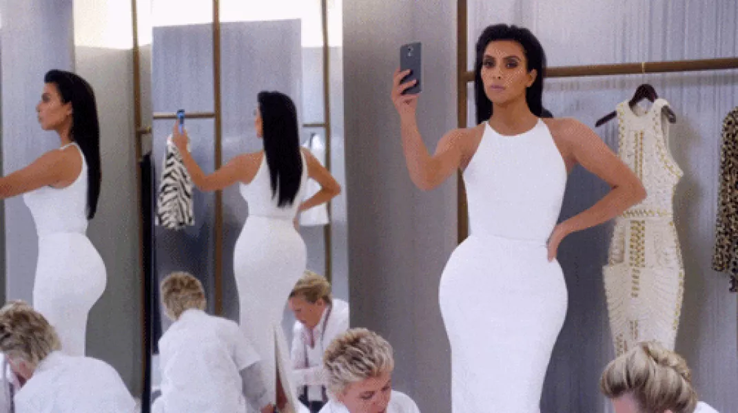 Kim Kardashian Selfie GIF - Find & Share on GIPHY