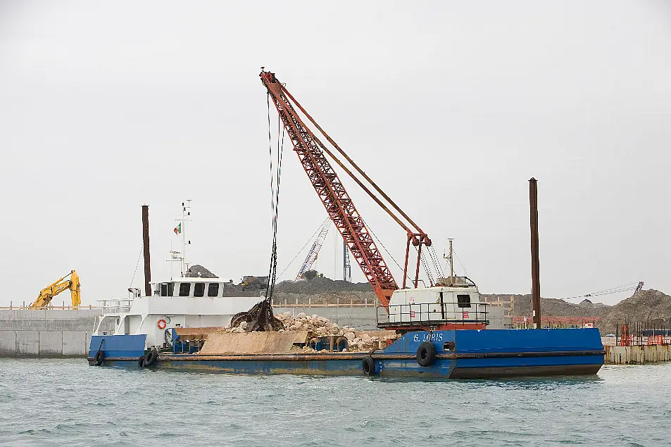 Engineering works on the mobile dyke in Venice