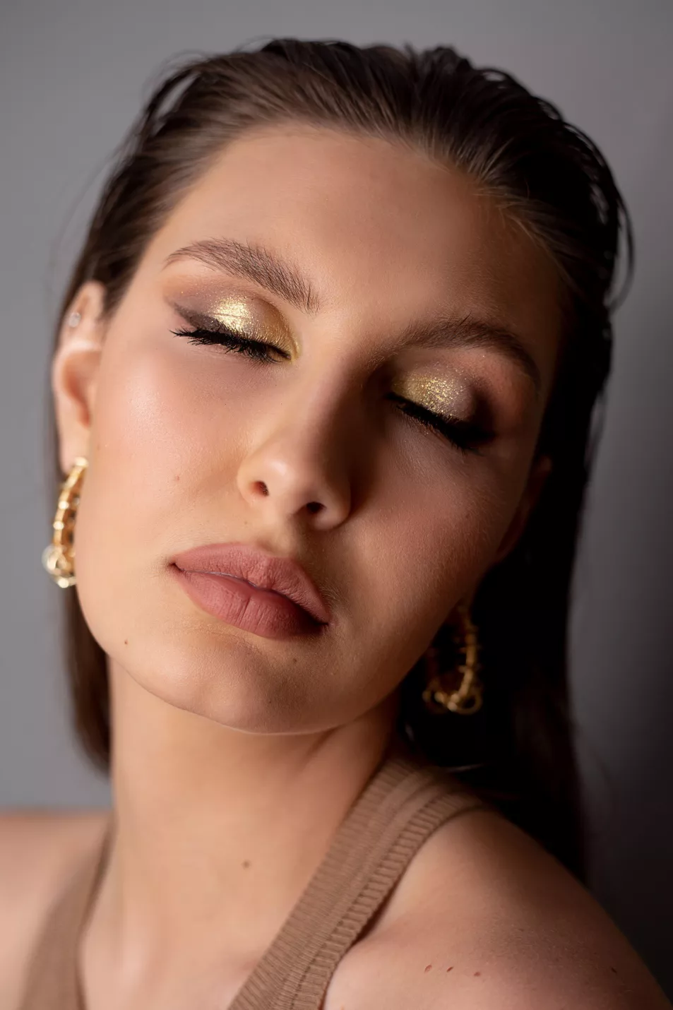 woman with gold shimmer eye make-up
