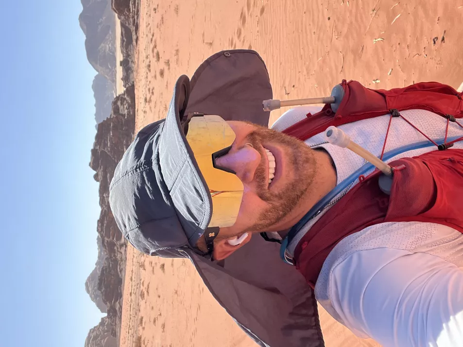 Un atleta que ha corrido más de 200 kilómetros en el desierto comparte consejos para correr en el calor