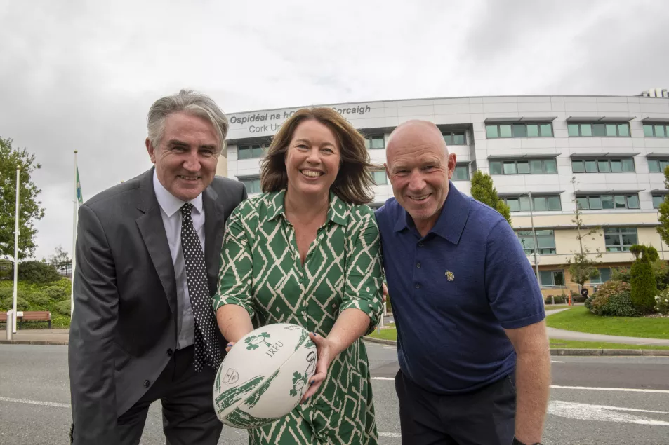 Mark Lang, right, with his wife Julie and Professor Noel Caplice of Cork University Hospital 