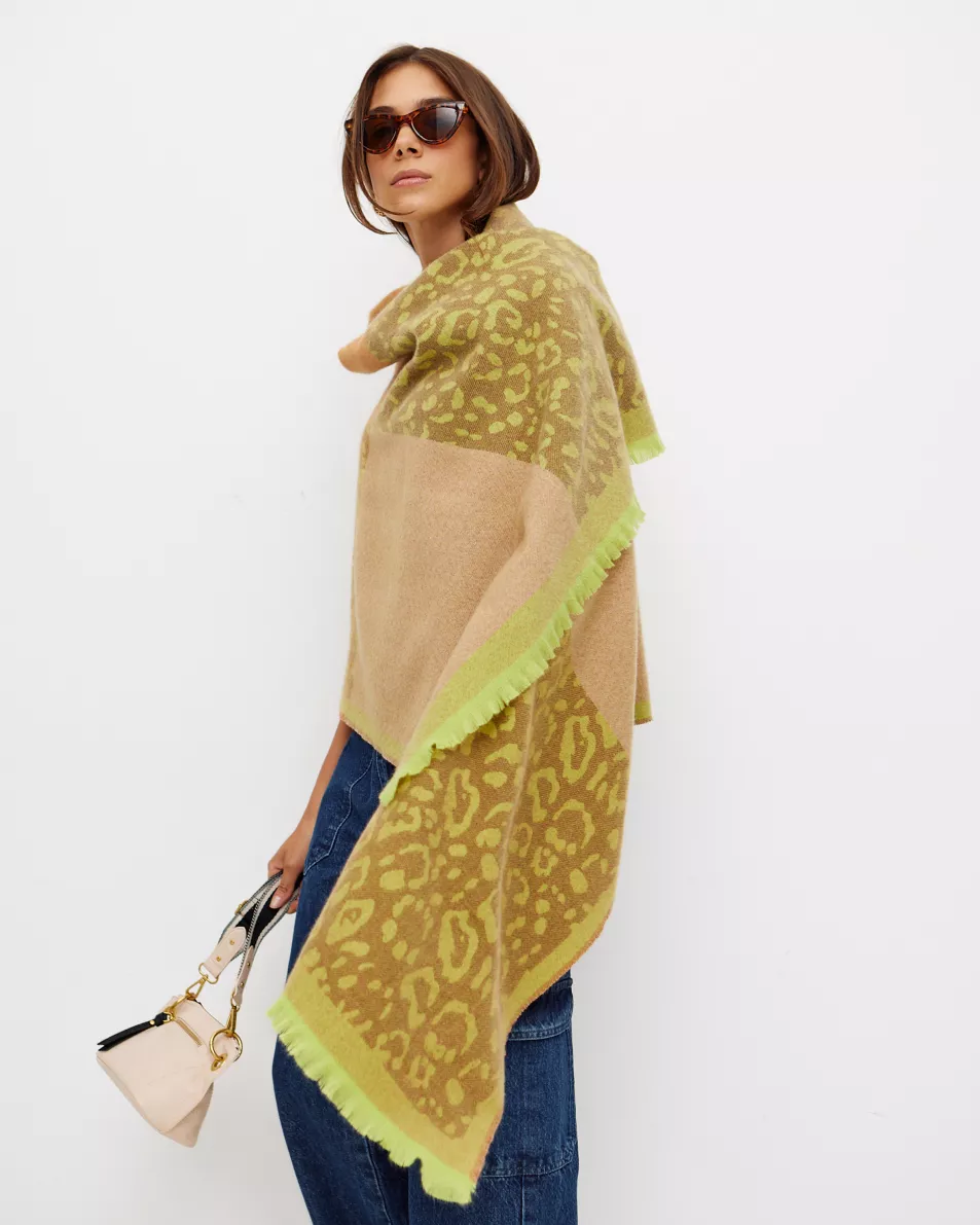 Bufanda estilo manta de peso medio con bloques de color cuadrados y animales de Oliver Bonas