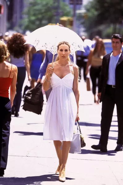 Carrie bradshaw outlet purple dress