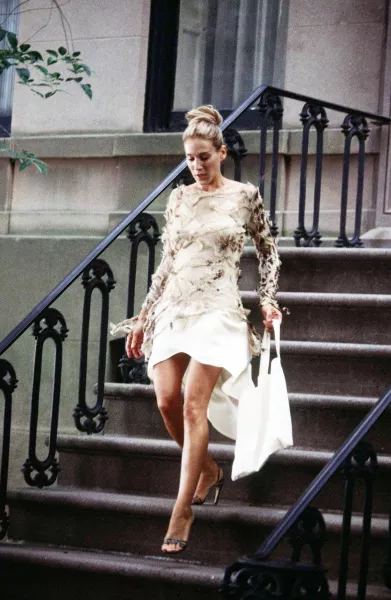 Carrie Bradshaw Fendi Baguette Is Back On SATC Reboot