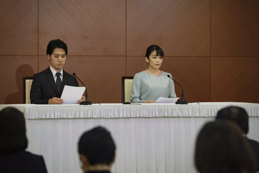 Mako and her husband Komuro gave a press conference to announce their wedding
