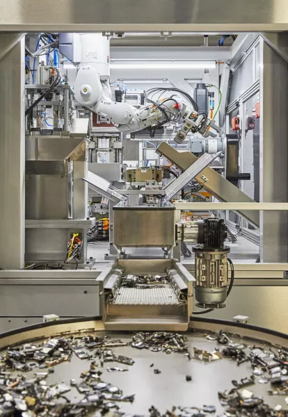 Apple's Daisy iPhone recycling robot