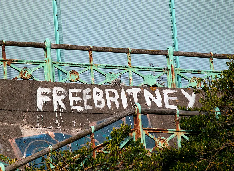 Graffiti supporting the Free Britney movement 