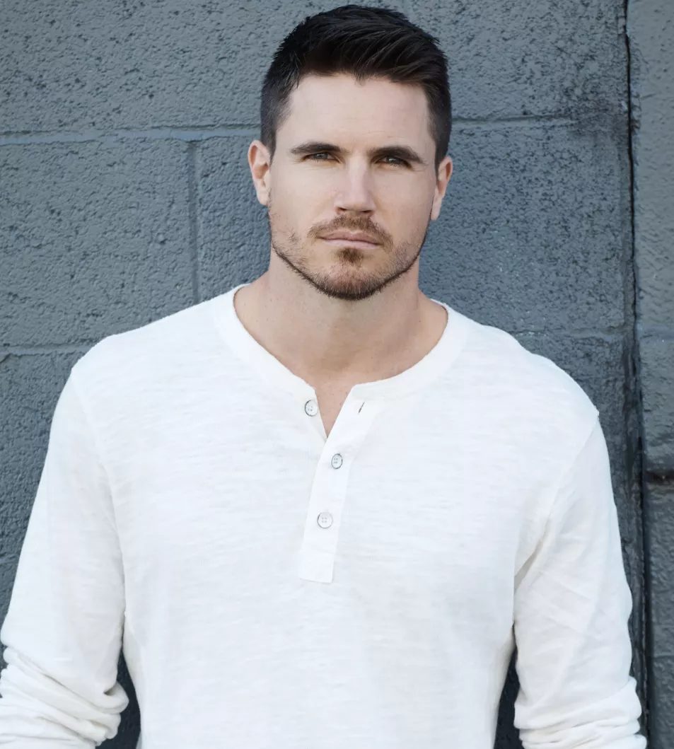 Robbie Amell Among New Cast for “The Witcher: Season Three” at Netflix