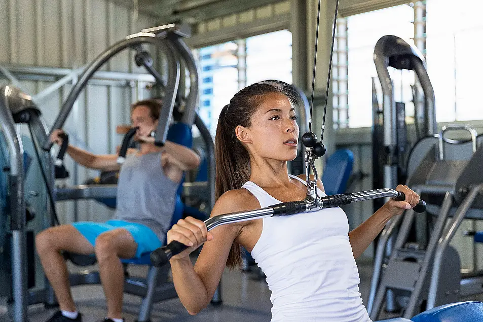 woman lifting weight