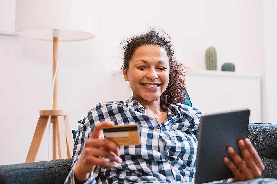 woman online shopping on tablet