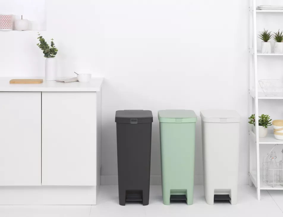 Brabantia Pedal Bin Stepup, 40 Litre – Jade Green (centre), Brabantia