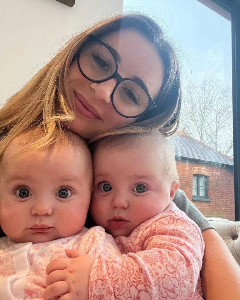 Dani Dyer with her twins Summer and Star